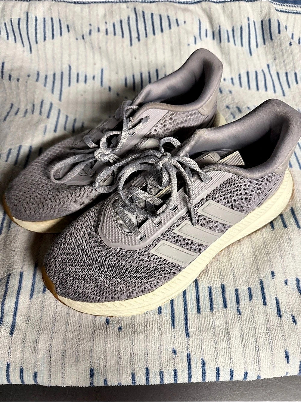 adidas Cloudfoam Pure SPW Women's Gray & White US 8.5 Athletic Shoes